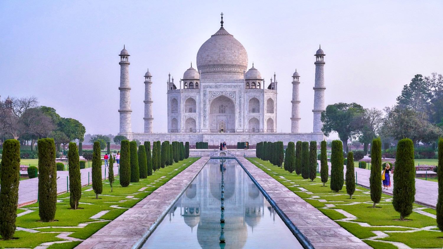 Framing the subject, Taj Mahal, naturally