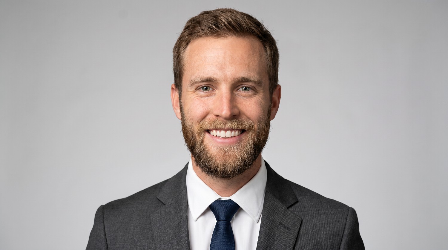 text LinkedIn-style portrait