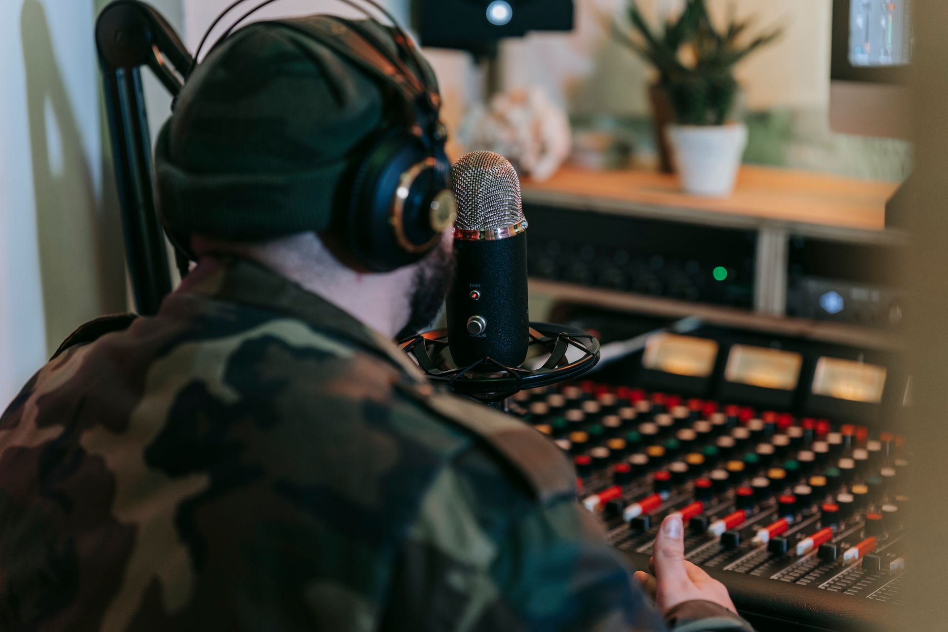 How professional dubbing works